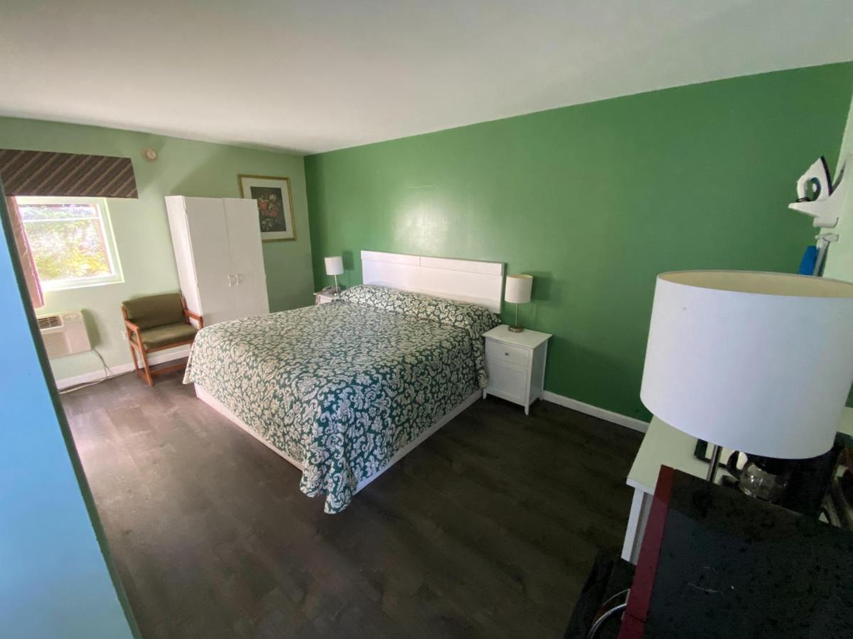 Town House Inn Oneonta Exterior photo