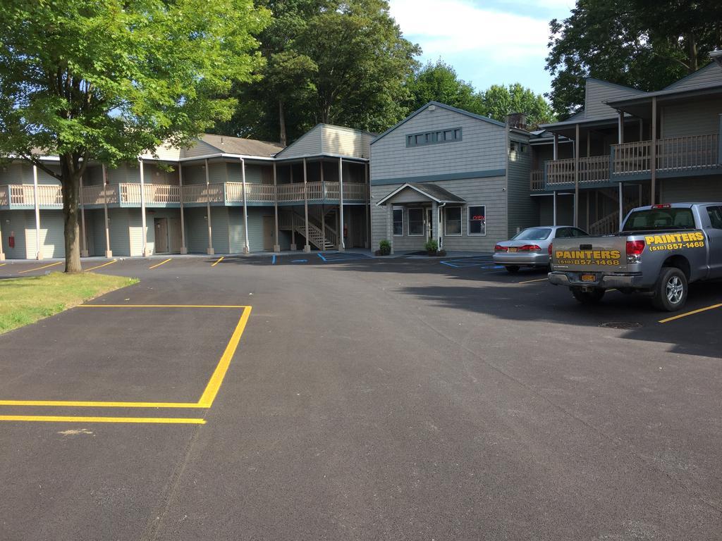 Town House Inn Oneonta Exterior photo